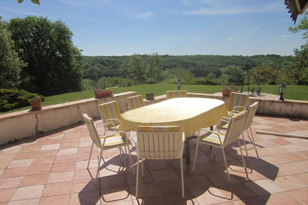 Photo of Patio Balcony in Belveze
