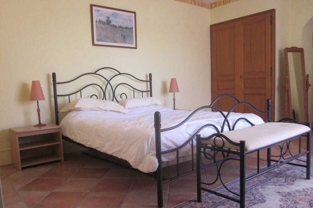 Photo of Bedroom in Belveze