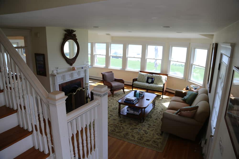 Photo of Livingroom in Easton's Point