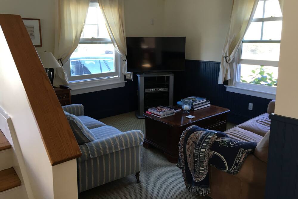 Photo of Livingroom in Easton's Point