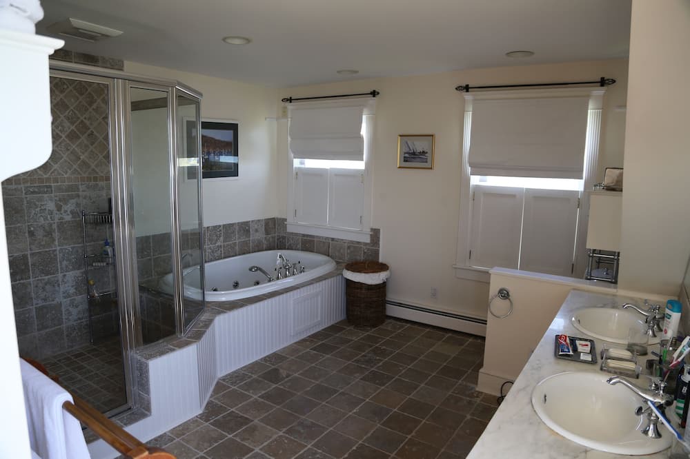 Photo of Bathroom in Easton's Point