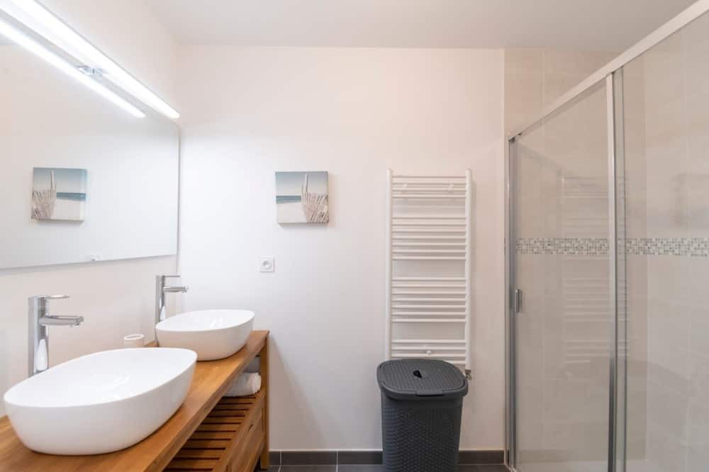 Photo of Bathroom in Betton