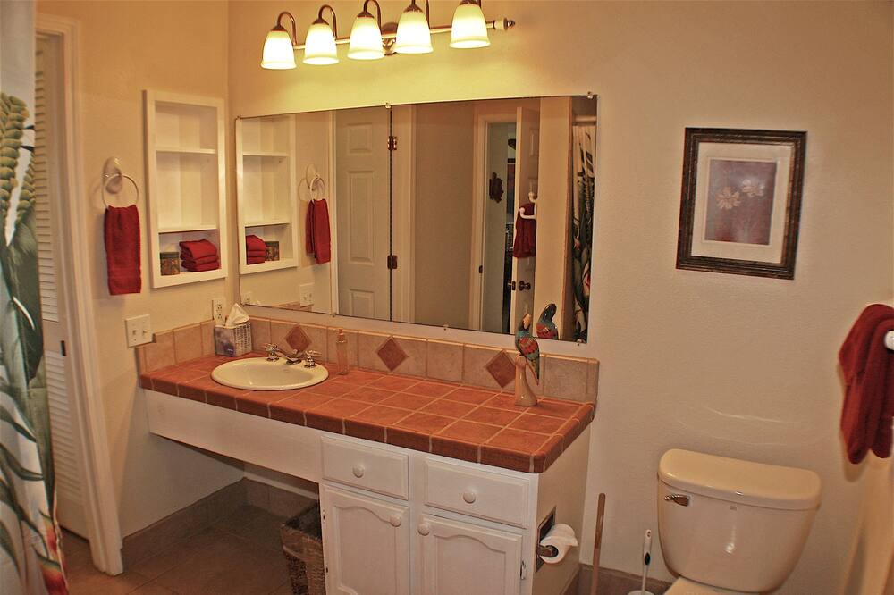 Photo of Bathroom in Maunaloa
