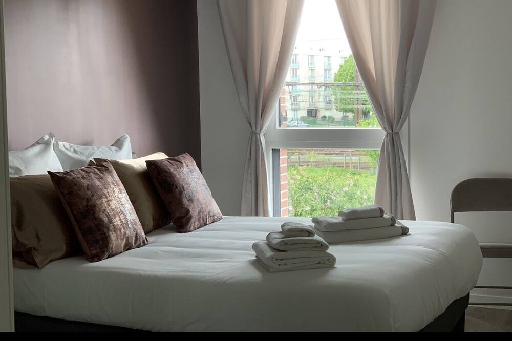 Photo of Bedroom in Trappes