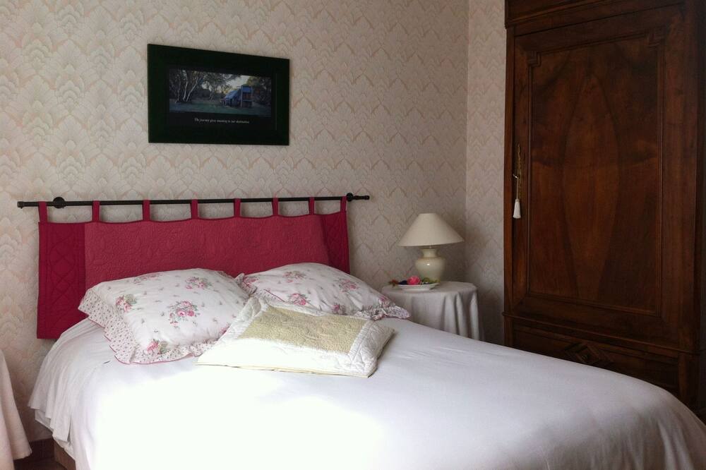 Photo of Bedroom in Generac