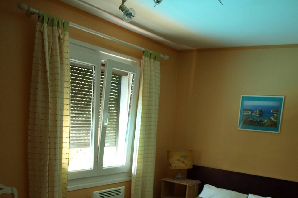 Photo of Bedroom in Generac