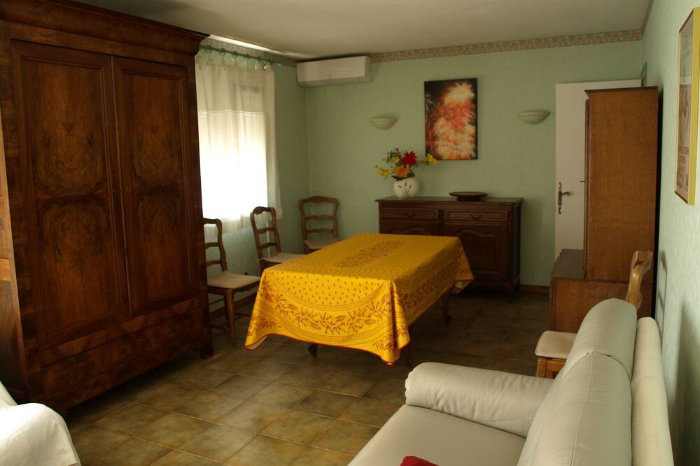 Photo of Bedroom in Generac