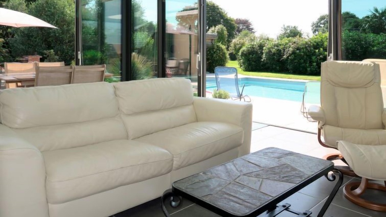 Photo of Others in Cast