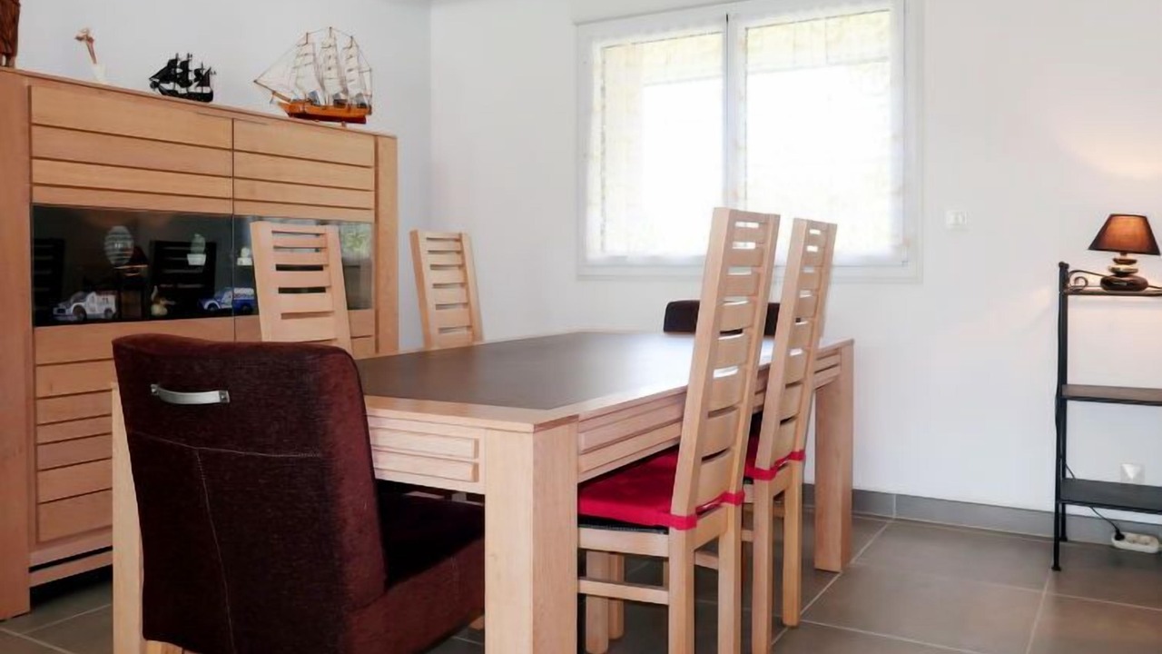 Photo of Others in Cast