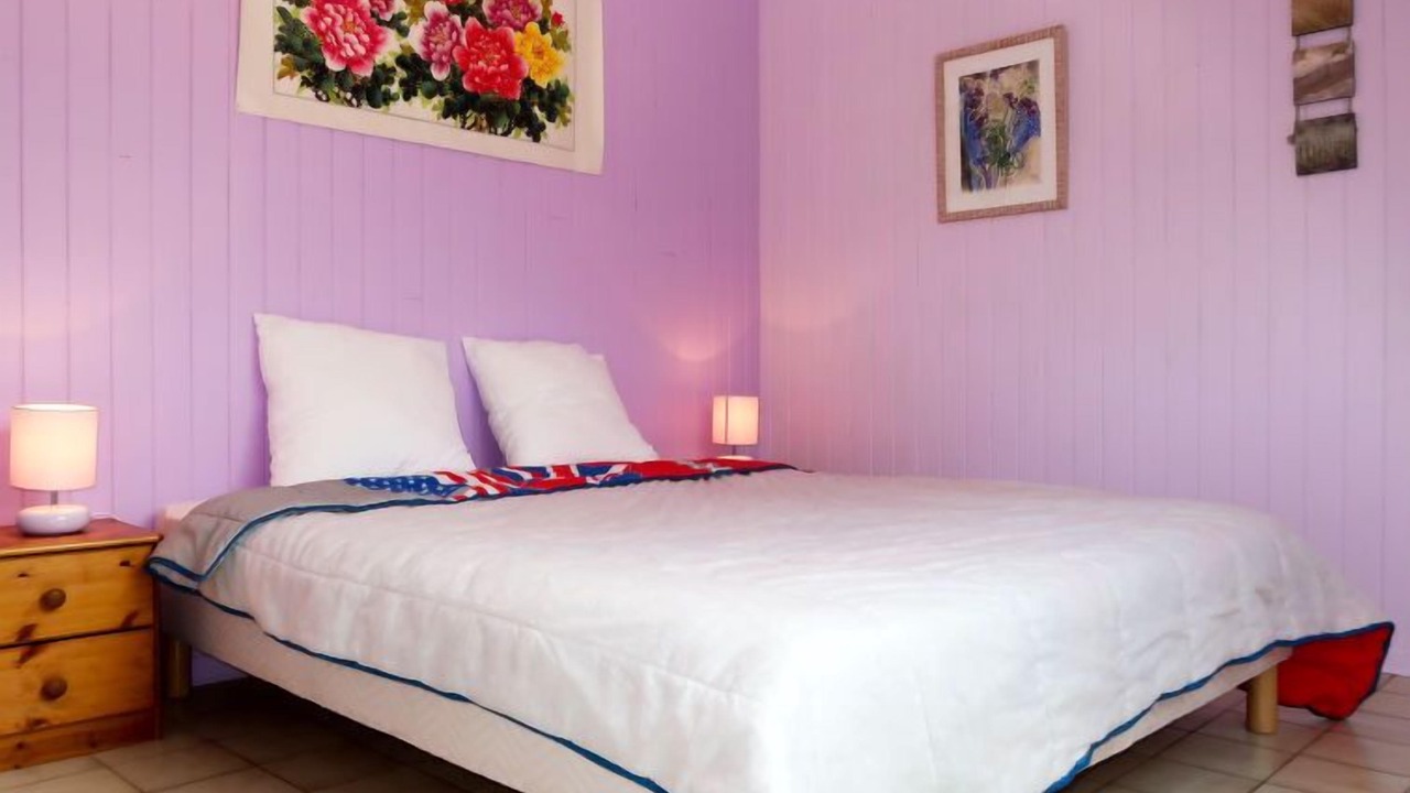 Photo of Bedroom in Cast