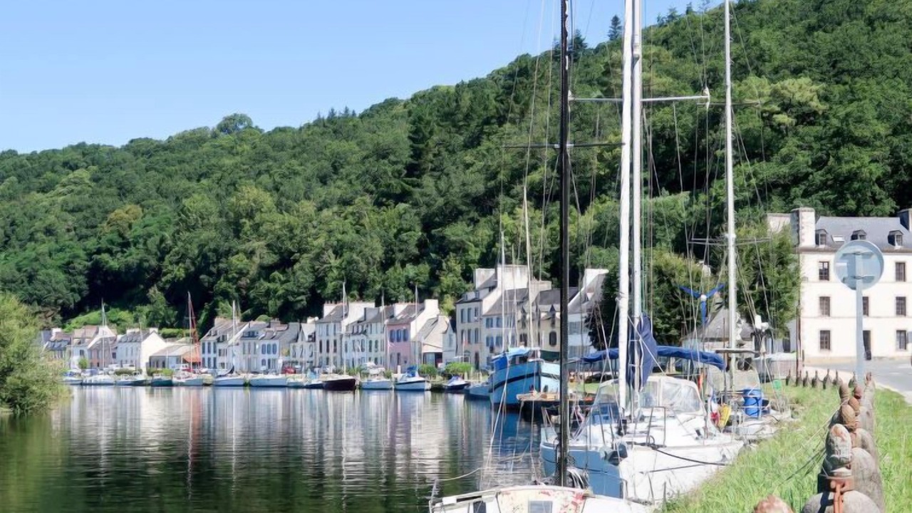 Photo of Others in Cast