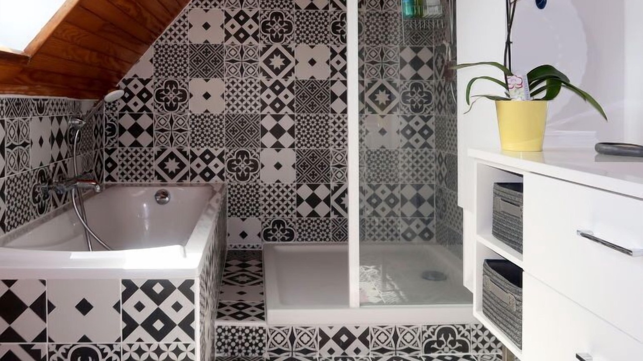 Photo of Others in Cast