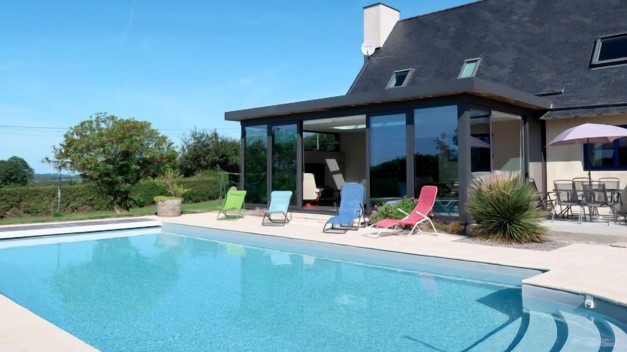 Photo of Outdoor in Cast