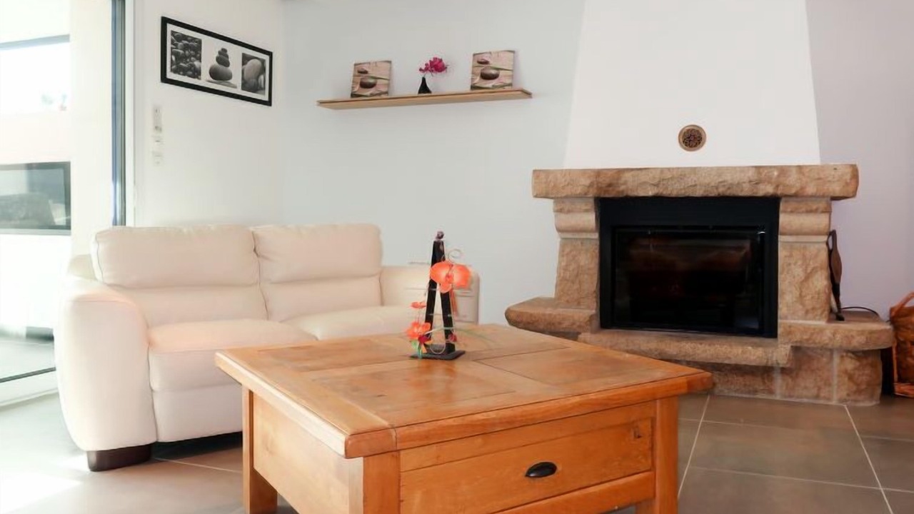 Photo of Livingroom in Cast