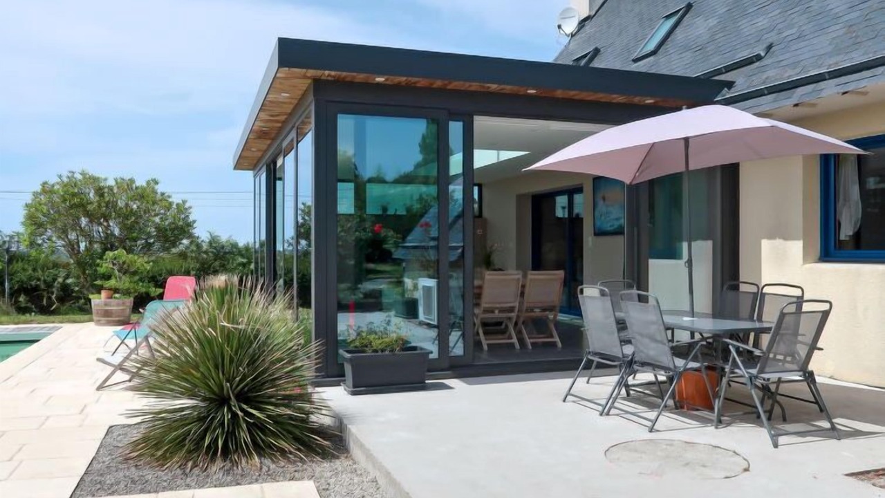 Photo of Patio Balcony in Cast