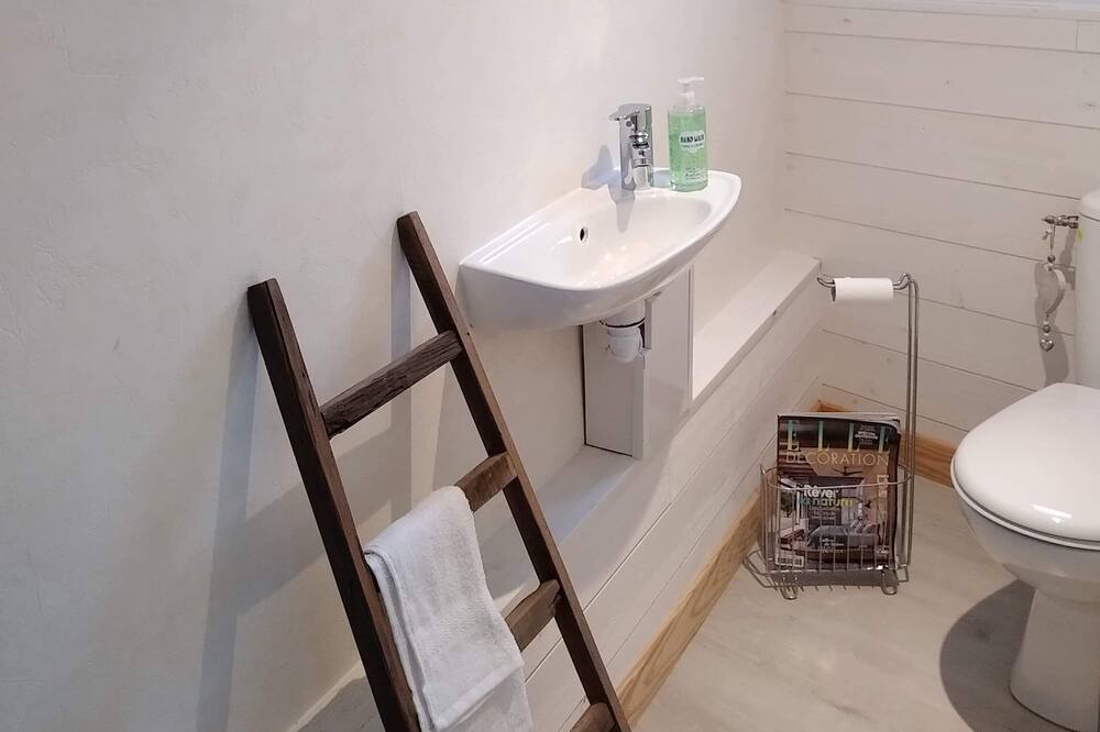 Photo of Bathroom in Longvilliers