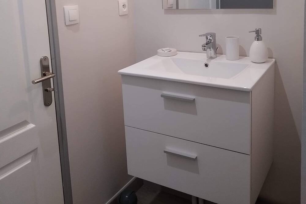 Photo of Bathroom in Longvilliers