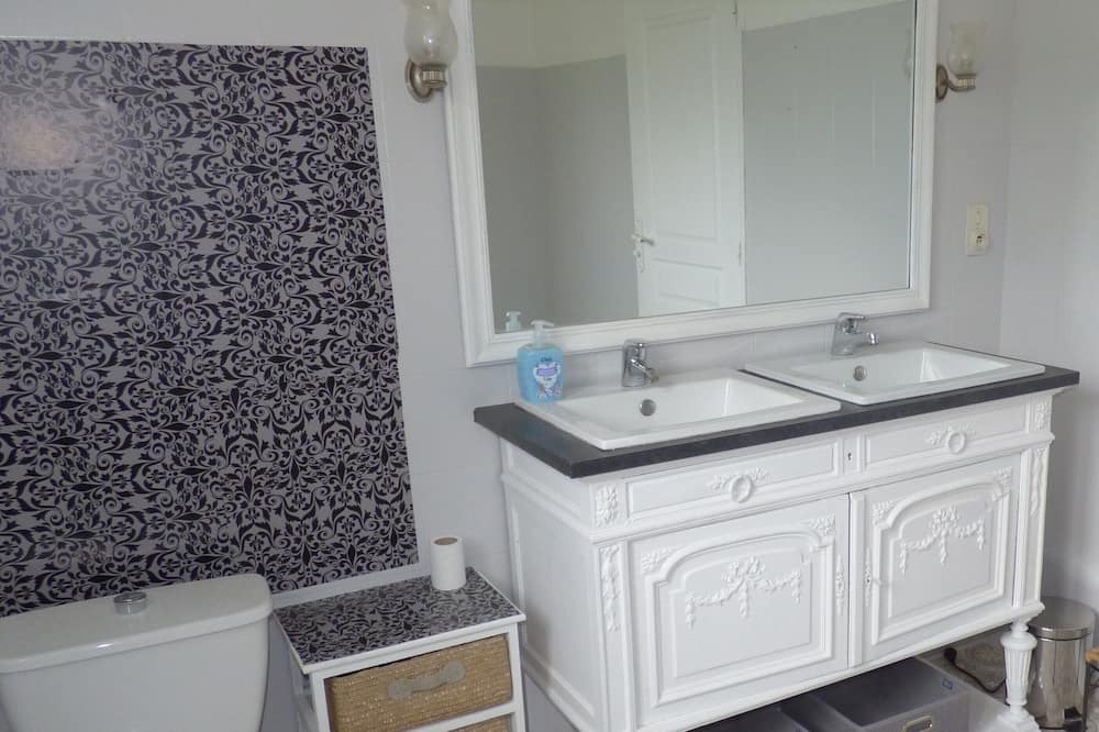 Photo of Bathroom in Saint-Martin-d'Ardeche