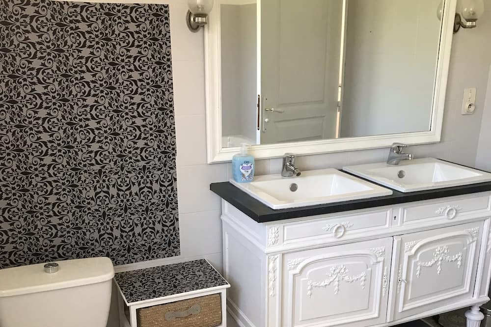 Photo of Bathroom in Saint-Martin-d'Ardeche