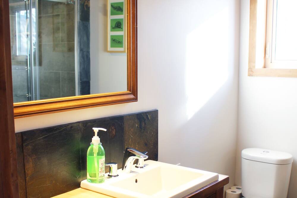 Photo of Bathroom in Gore