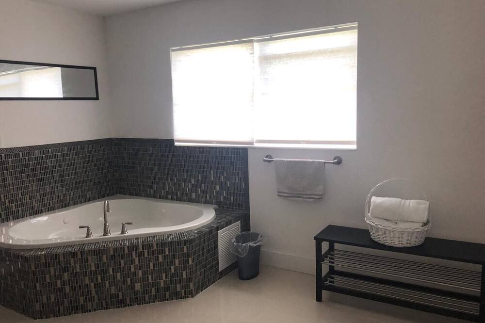 Photo of Bathroom in Miramar