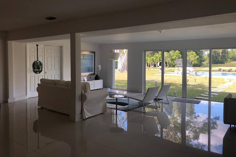 Photo of Livingroom in Miramar