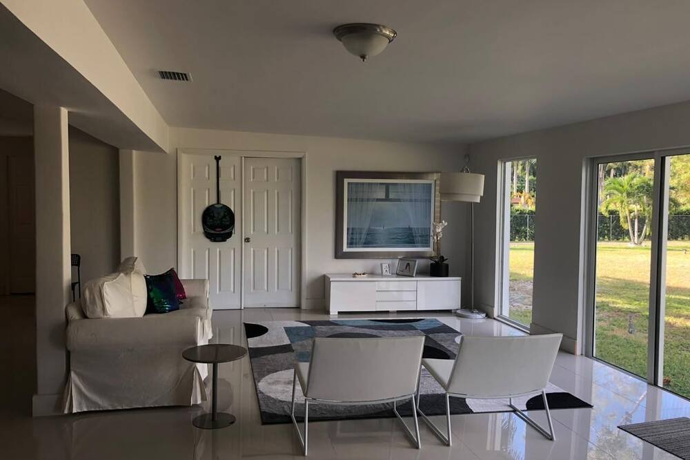 Photo of Livingroom in Miramar