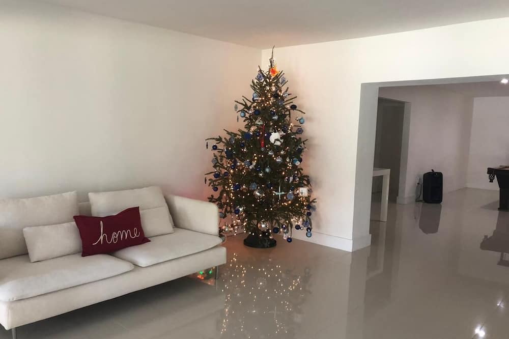 Photo of Livingroom in Miramar
