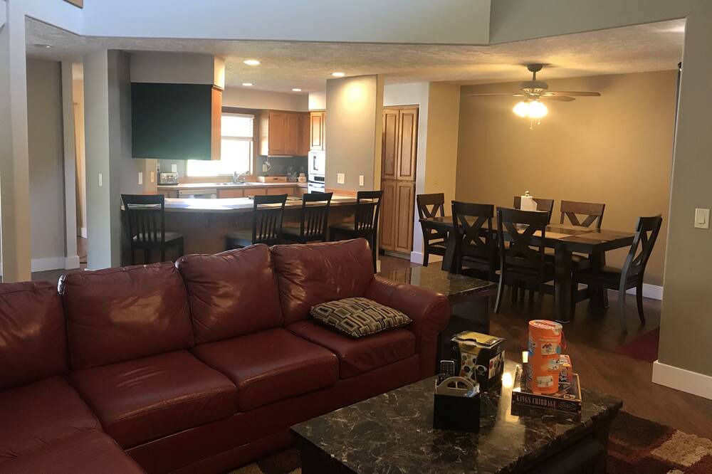 Photo of Livingroom in Warrenton