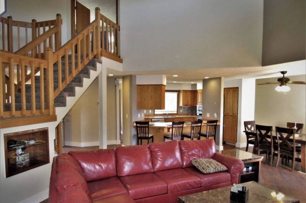 Photo of Livingroom in Warrenton