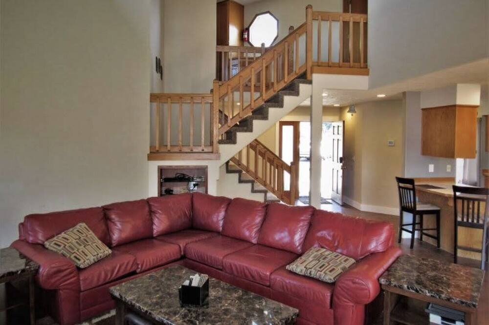 Photo of Livingroom in Warrenton