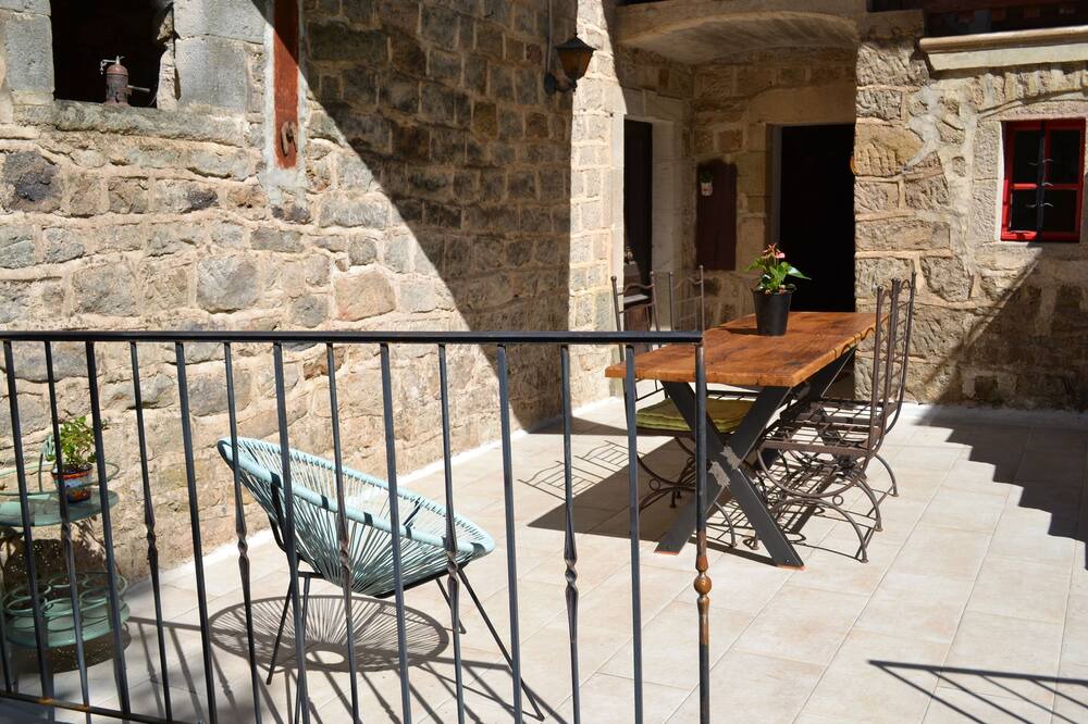 Photo of Patio Balcony in Faugeres