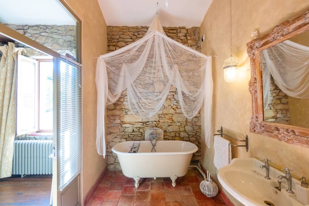 Photo of Bathroom in Carcassonne