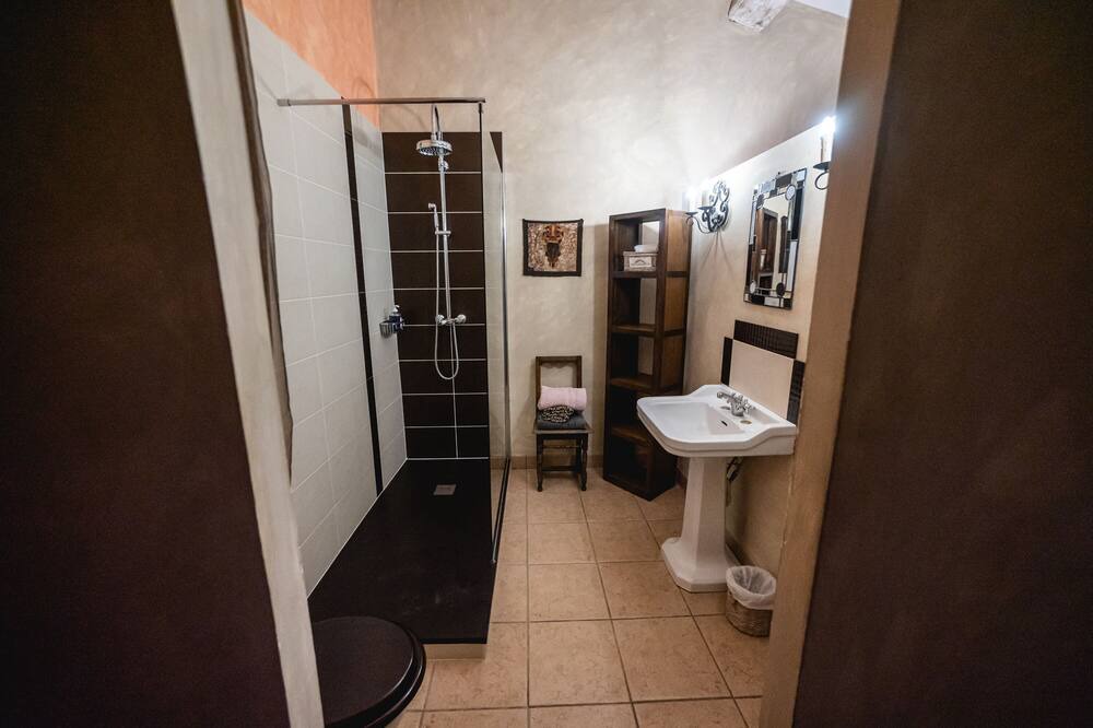 Photo of Bathroom in Carcassonne