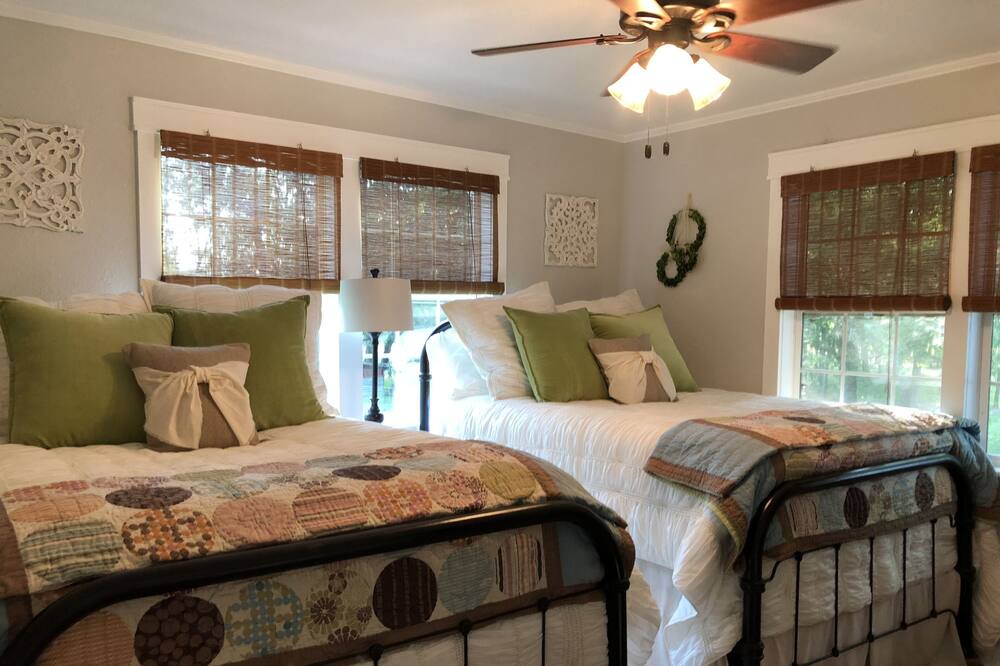 Photo of Bedroom in Laneville