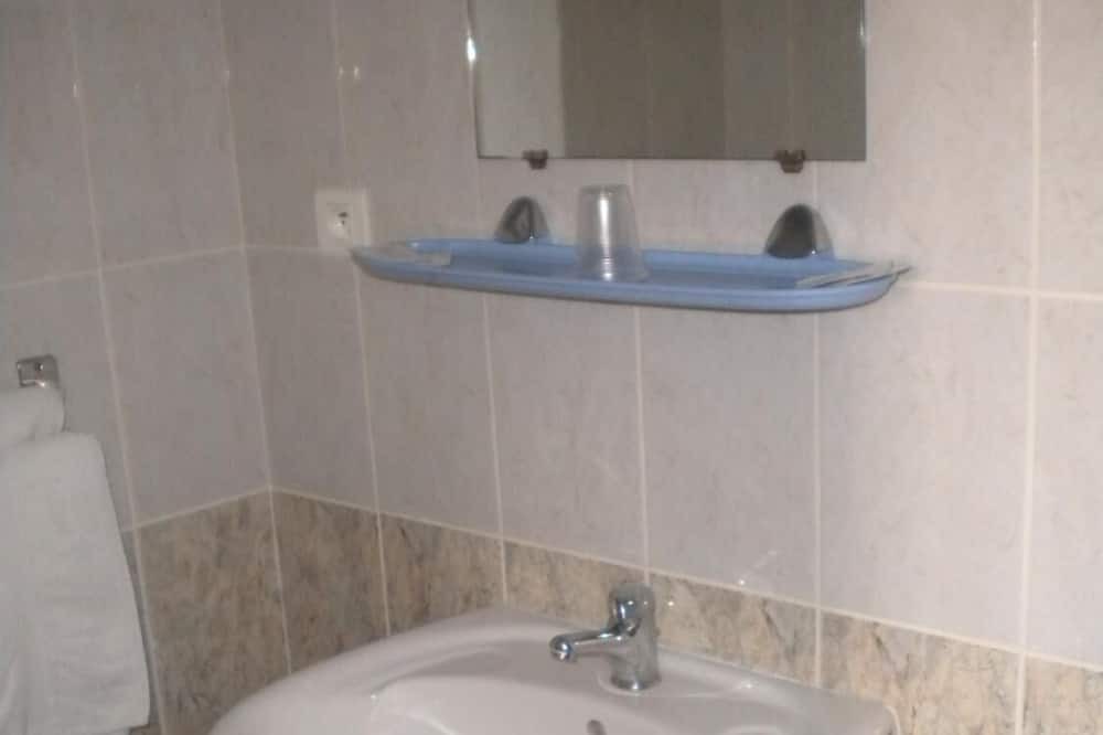 Photo of Bathroom in Nissan-lez-Enserune