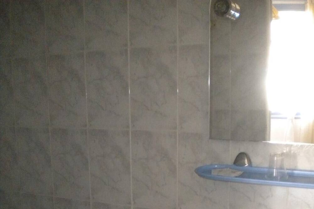 Photo of Bathroom in Nissan-lez-Enserune