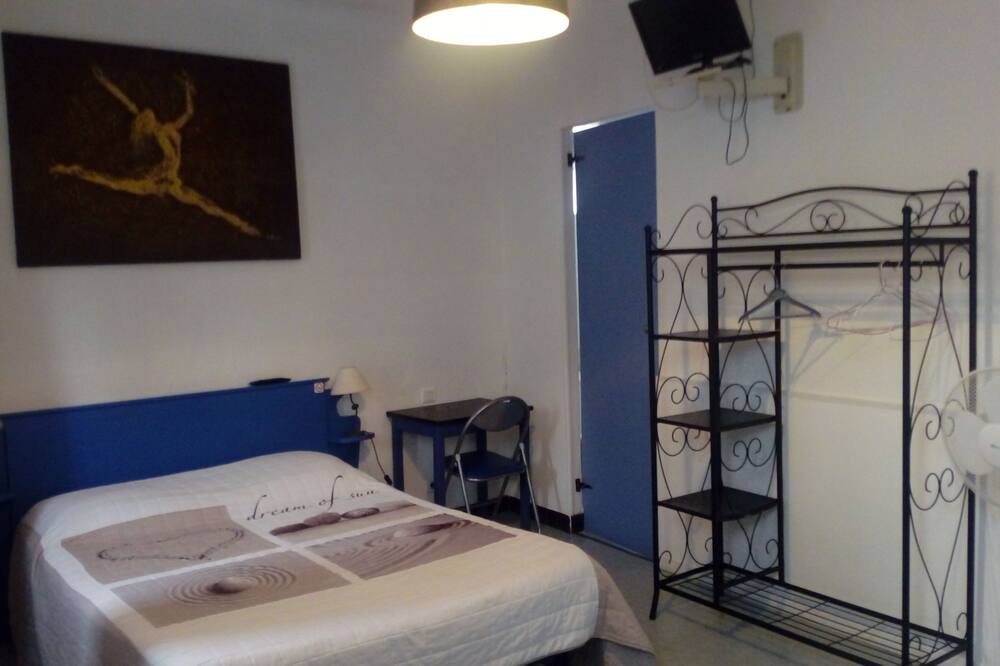 Photo of Bedroom in Nissan-lez-Enserune