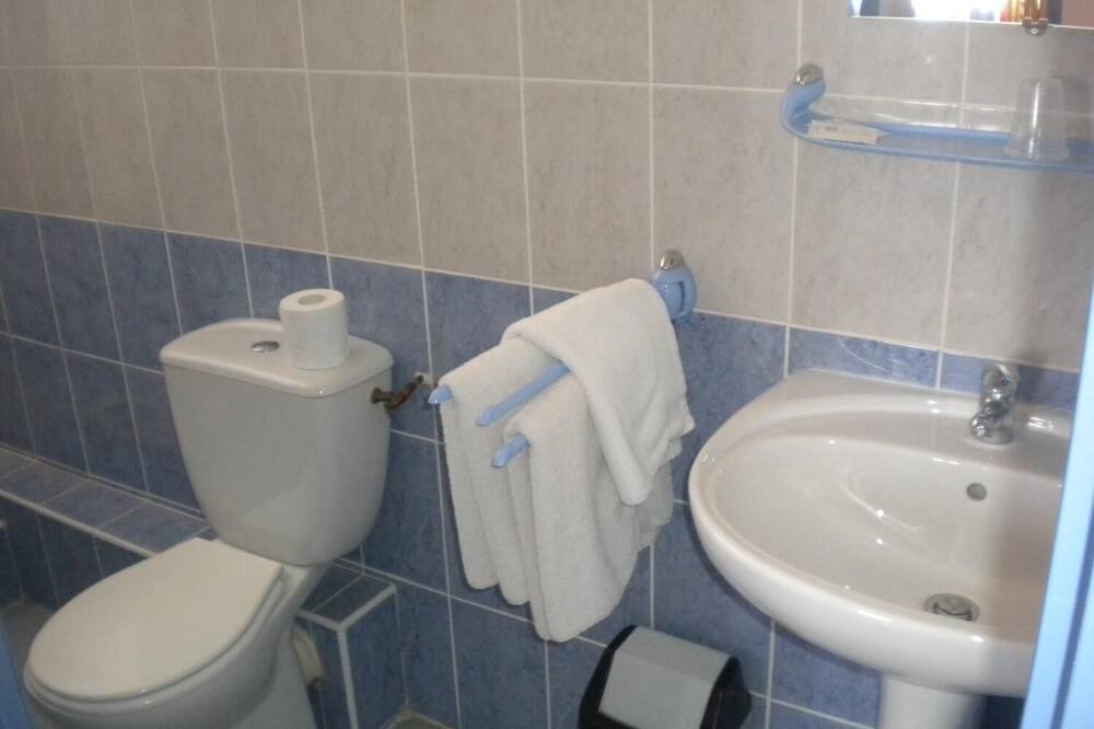 Photo of Bathroom in Nissan-lez-Enserune