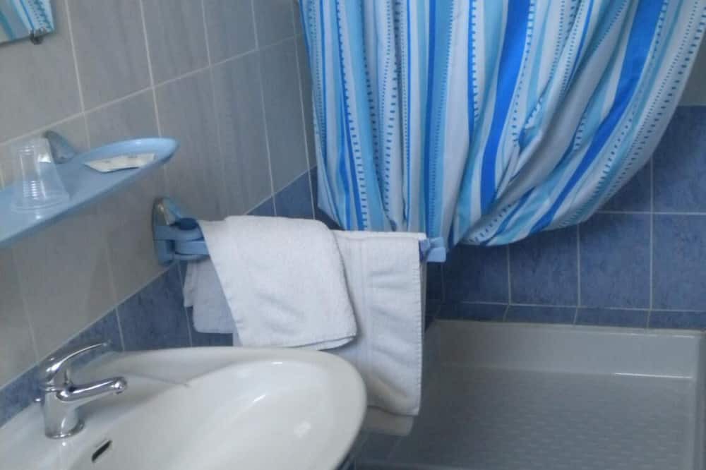 Photo of Bathroom in Nissan-lez-Enserune