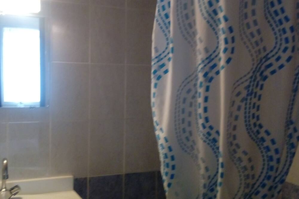 Photo of Bathroom in Nissan-lez-Enserune