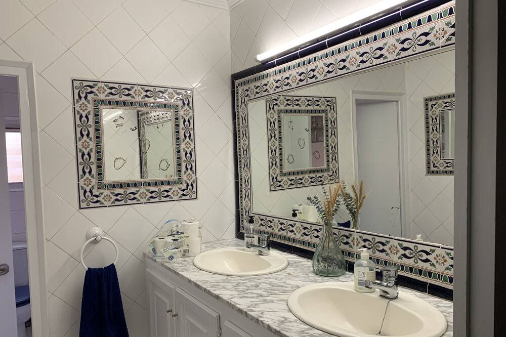 Photo of Bathroom in Colomers