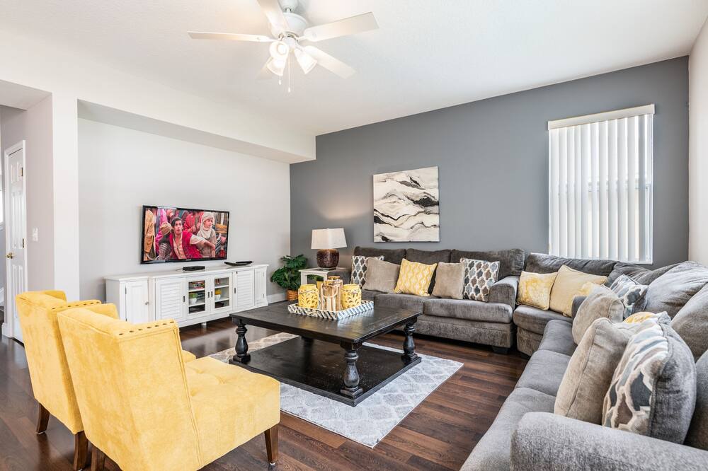 Photo of Livingroom in Legacy Park