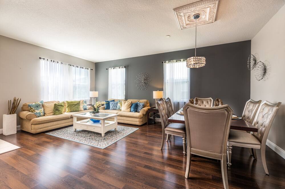 Photo of Livingroom in Legacy Park