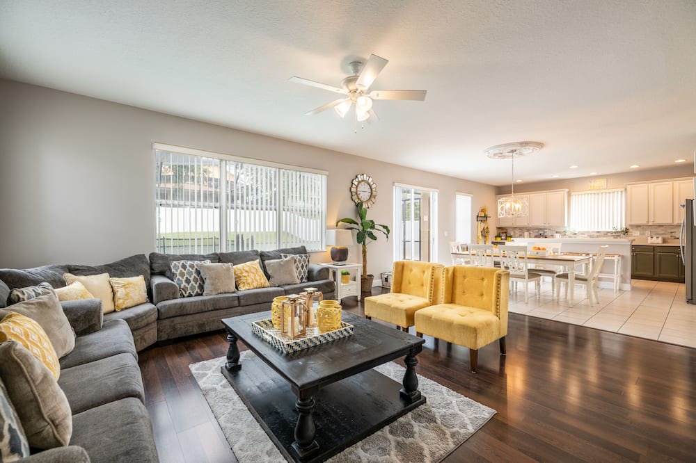 Photo of Livingroom in Legacy Park