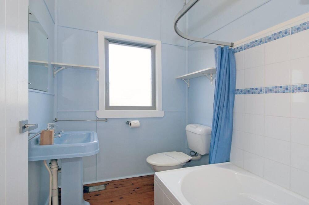 Photo of Bathroom in Currarong