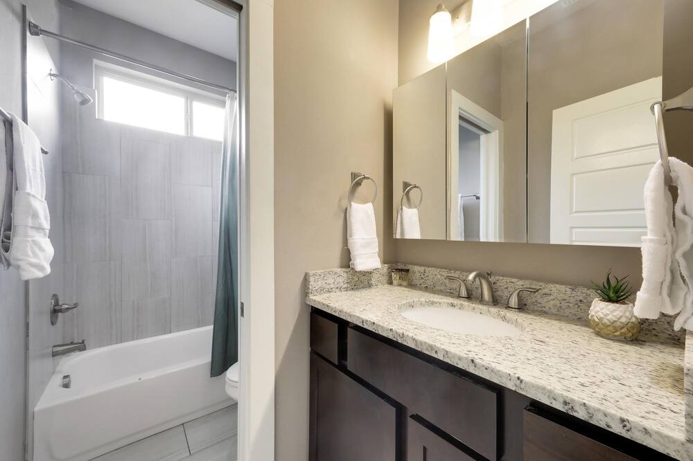 Photo of Bathroom in Chestnut