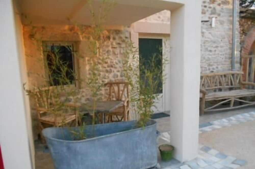 Photo of Patio Balcony in Allegre Les Fumades