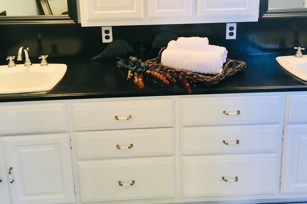Photo of Bathroom in Forest Park