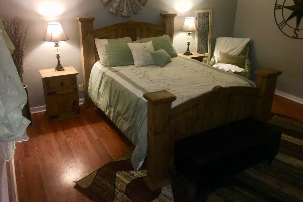 Photo of Bedroom in Forest Park